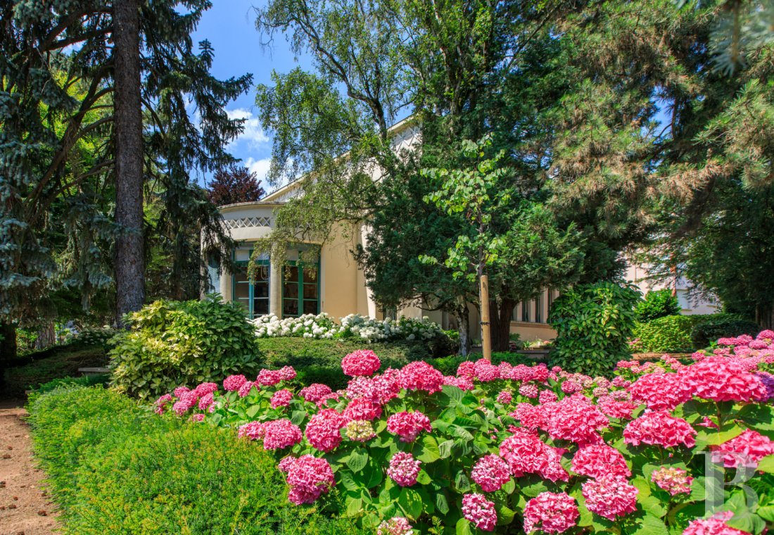 En Saône-et-Loire, à Mâcon, une villa et son jardin entièrement de style Art déco - photo  n°62